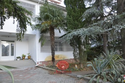Продается гостиничный комплекс 1248 кв.м  п. Партенит Крым Алушта