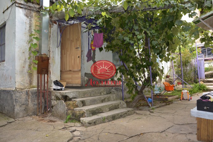 Продается небольшой дом 37 кв.м с. Заречное Крым Симферопольский район